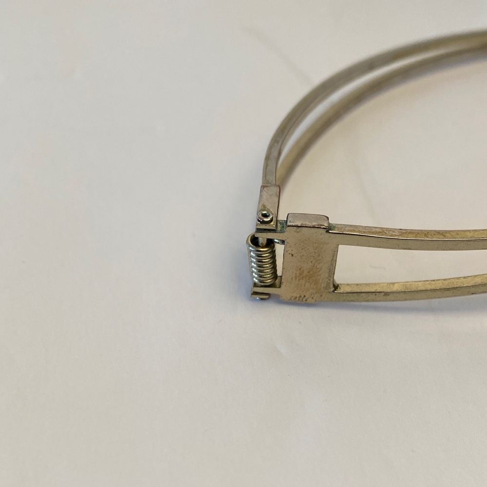 Sleek Gold Tone Omega Collar Choker Necklace - Picture 4 of 6